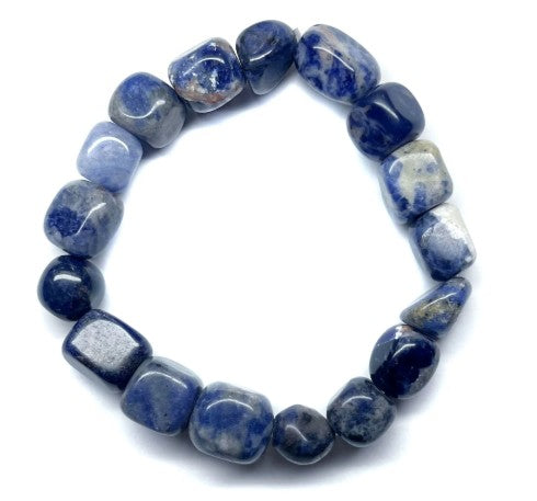 BRACELET TUMBLED EN SODALITE – Perles roulées – Artisanat de Madagascar Pierre d’intuition & clarté | Bleu profond naturel | Bracelet élastique fait main