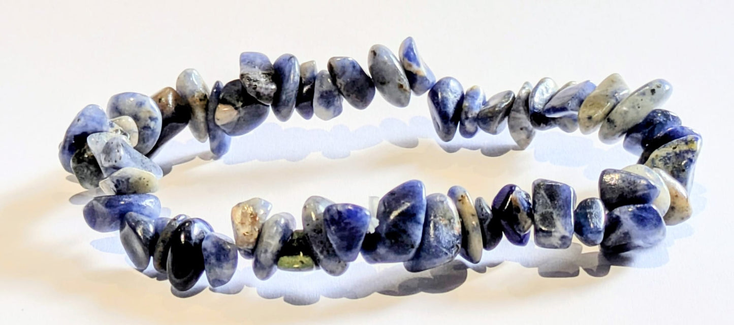 BRACELET CORAIL EN SODALITE – Perles style corail – Artisanat de Madagascar Pierre d’intuition & clarté | Bleu profond naturel | Bracelet élastique fait main (Copie)