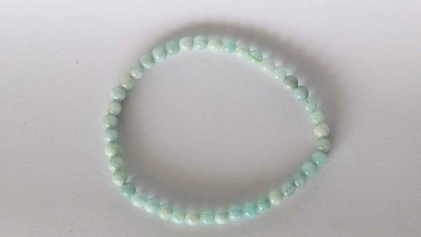 BRACELET EN AMAZONITE – Perles 4 mm – Artisanat de Madagascar Pierre d’apaisement & expression | Bleu‑vert naturel | Bracelet élastique fait main