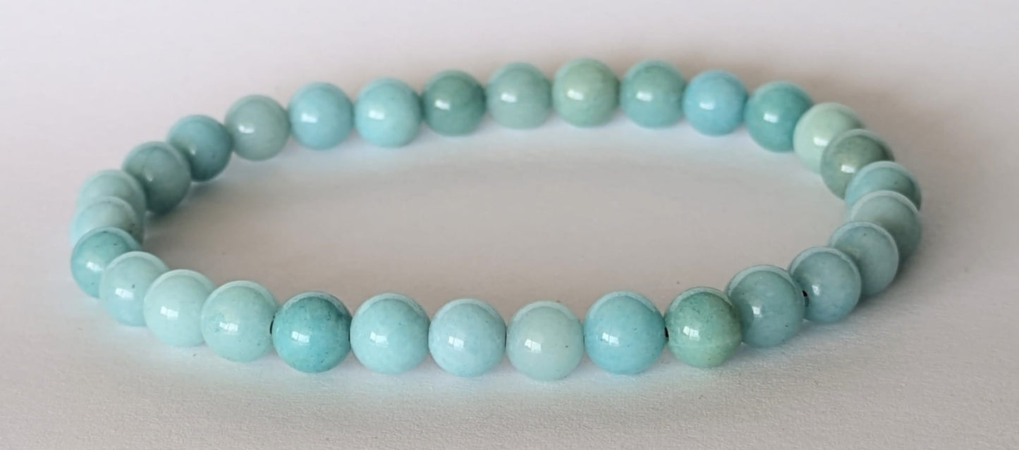 BRACELET EN AMAZONITE – Perles 6 mm – Artisanat de Madagascar Pierre d’apaisement & expression | Bleu‑vert naturel | Bracelet élastique fait main