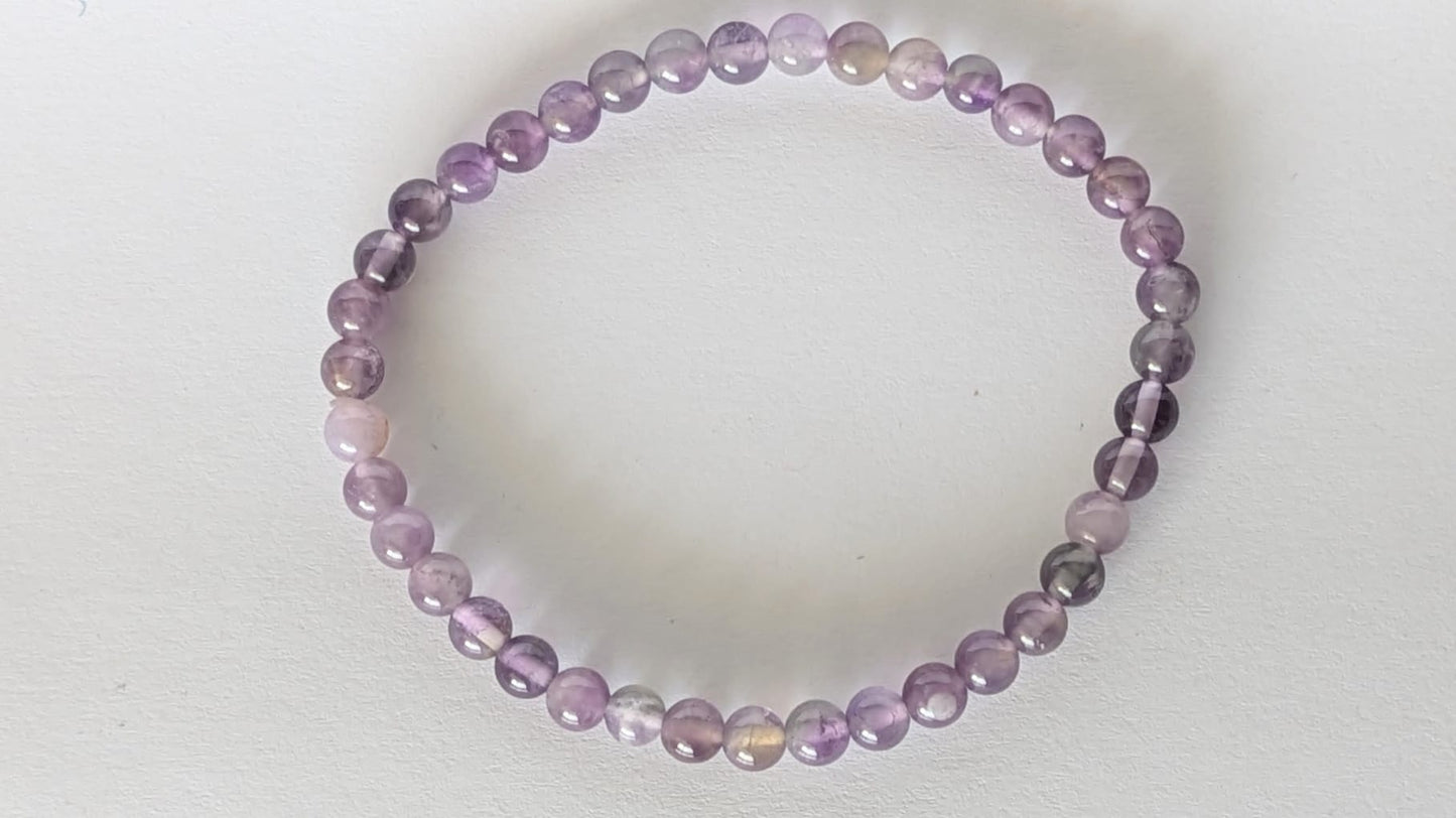 BRACELET EN AMÉTHYSTE – Perles 4 mm – Artisanat de Madagascar Pierre de sagesse & apaisement | Violet naturel profond | Bracelet élastique fait main