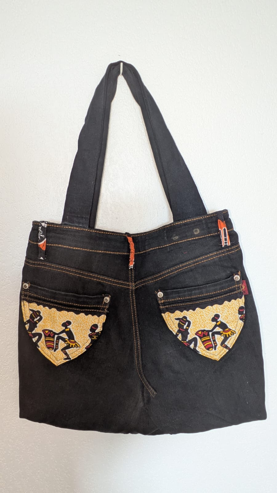 SAC À MAIN EN JEAN & TISSU WAX – Artisanat de Madagascar Pièce unique & éthique | Création faite main par Mme Yvonne | Style moderne & authentique