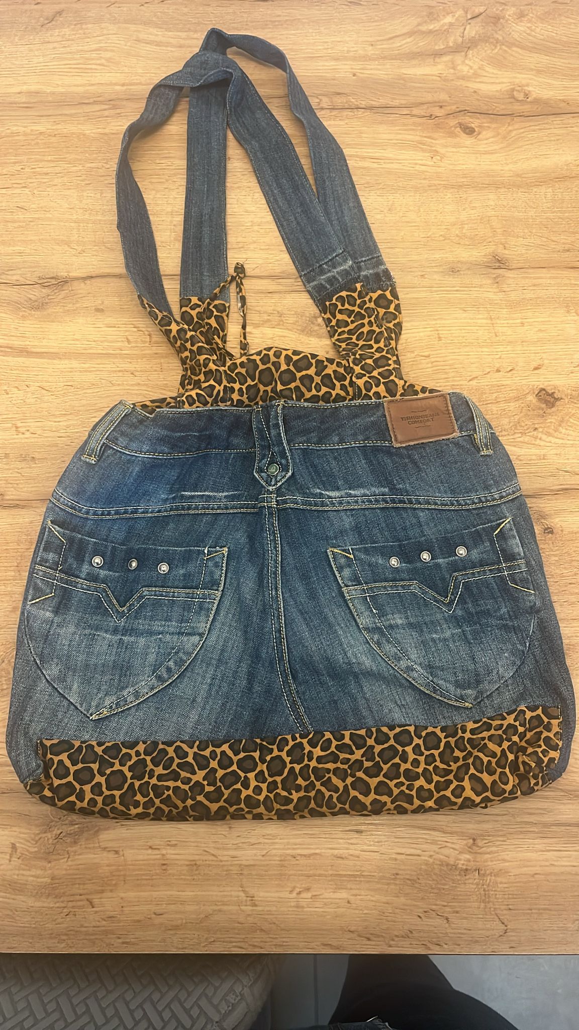 SAC À MAIN EN JEAN & TISSU WAX – Artisanat de Madagascar Pièce unique & éthique | Création faite main par Mme Yvonne | Style moderne & authentique