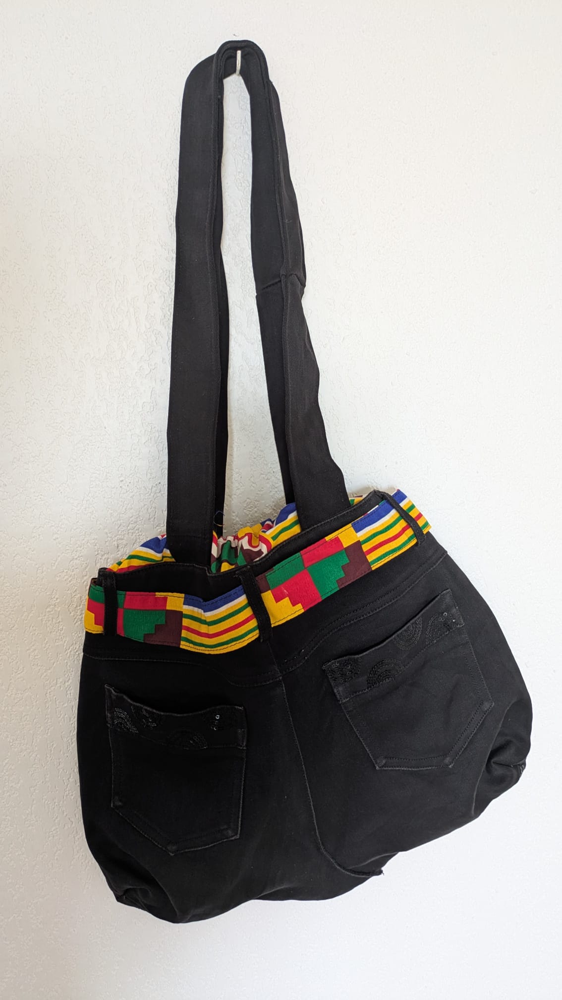 SAC À MAIN EN JEAN & TISSU WAX – Artisanat de Madagascar Pièce unique & éthique | Création faite main par Mme Yvonne | Style moderne & authentique