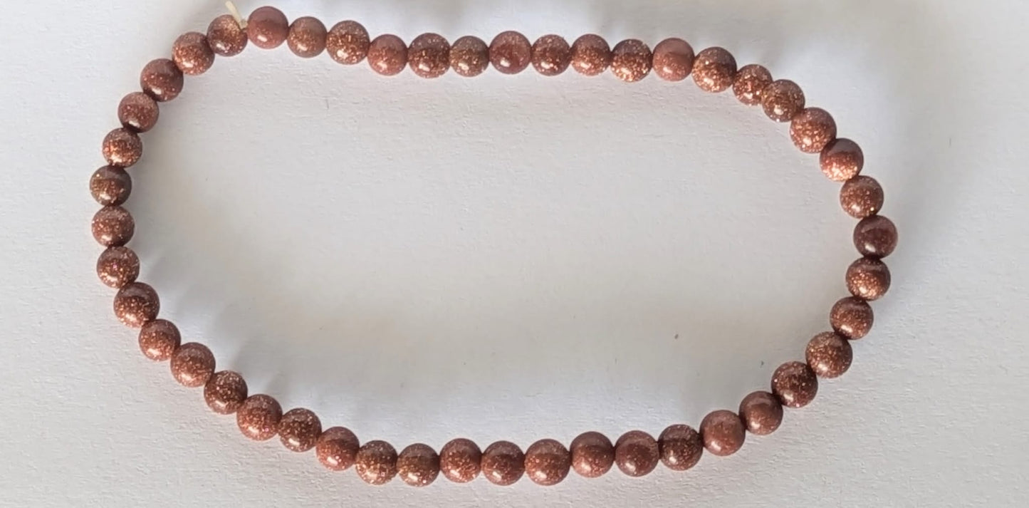BRACELET SABLE DORE – Perles 4 mm – Artisanat de Madagascar Pierre d’énergie & ambition | Reflets dorés scintillants | Bracelet élastique fait main