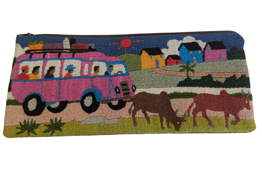Trousse brodée T8