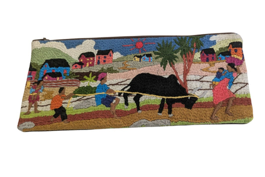 Trousse brodée T 11