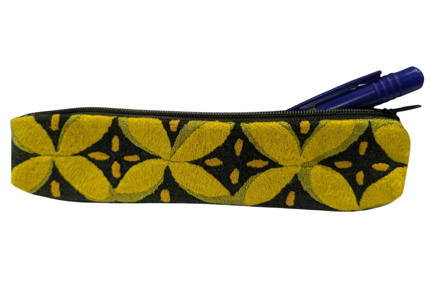 Trousse brodée T24