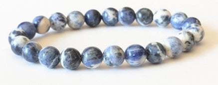 BRACELET EN SODALITE – Perles 8 mm – Artisanat de Madagascar  Pierre d’intuition & clarté | Bleu profond naturel | Bracelet élastique fait main