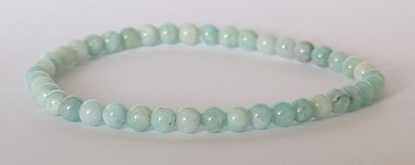 BRACELET EN AMAZONITE – Perles 4 mm – Artisanat de Madagascar Pierre d’apaisement & expression | Bleu‑vert naturel | Bracelet élastique fait main
