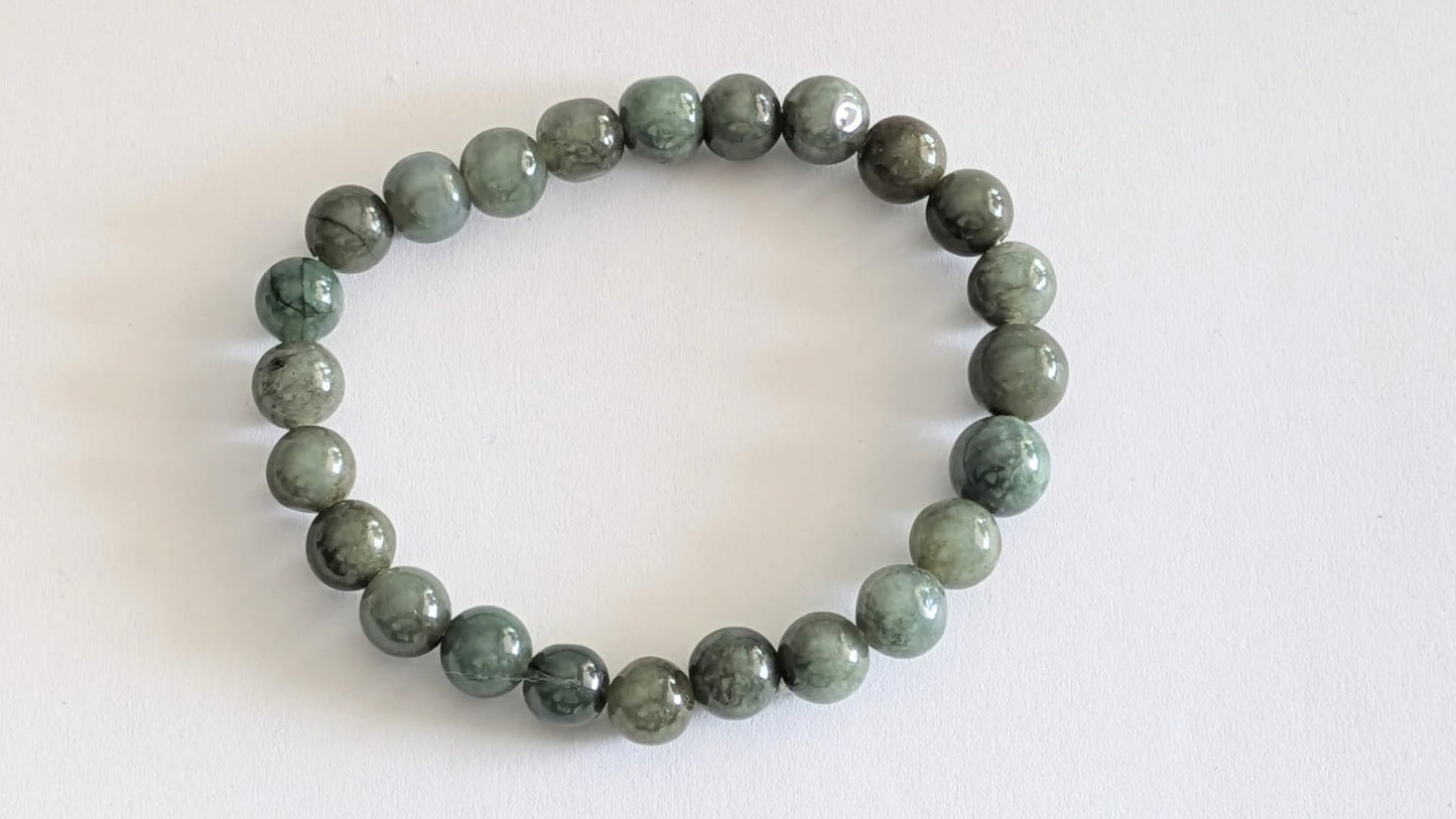 BRACELET EN JADE – Perles 8 mm – Artisanat de Madagascar Pierre d’harmonie & chance | Vert doux naturel | Bracelet élastique fait main