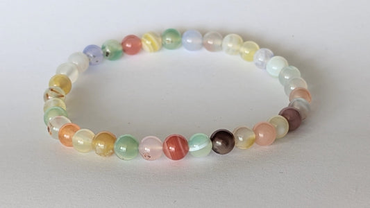 BRACELET MÉLODIE – Perles 6 mm – Artisanat de Madagascar Bracelet harmonieux & lumineux | Mélange de perles colorées | Bracelet élastique fait main