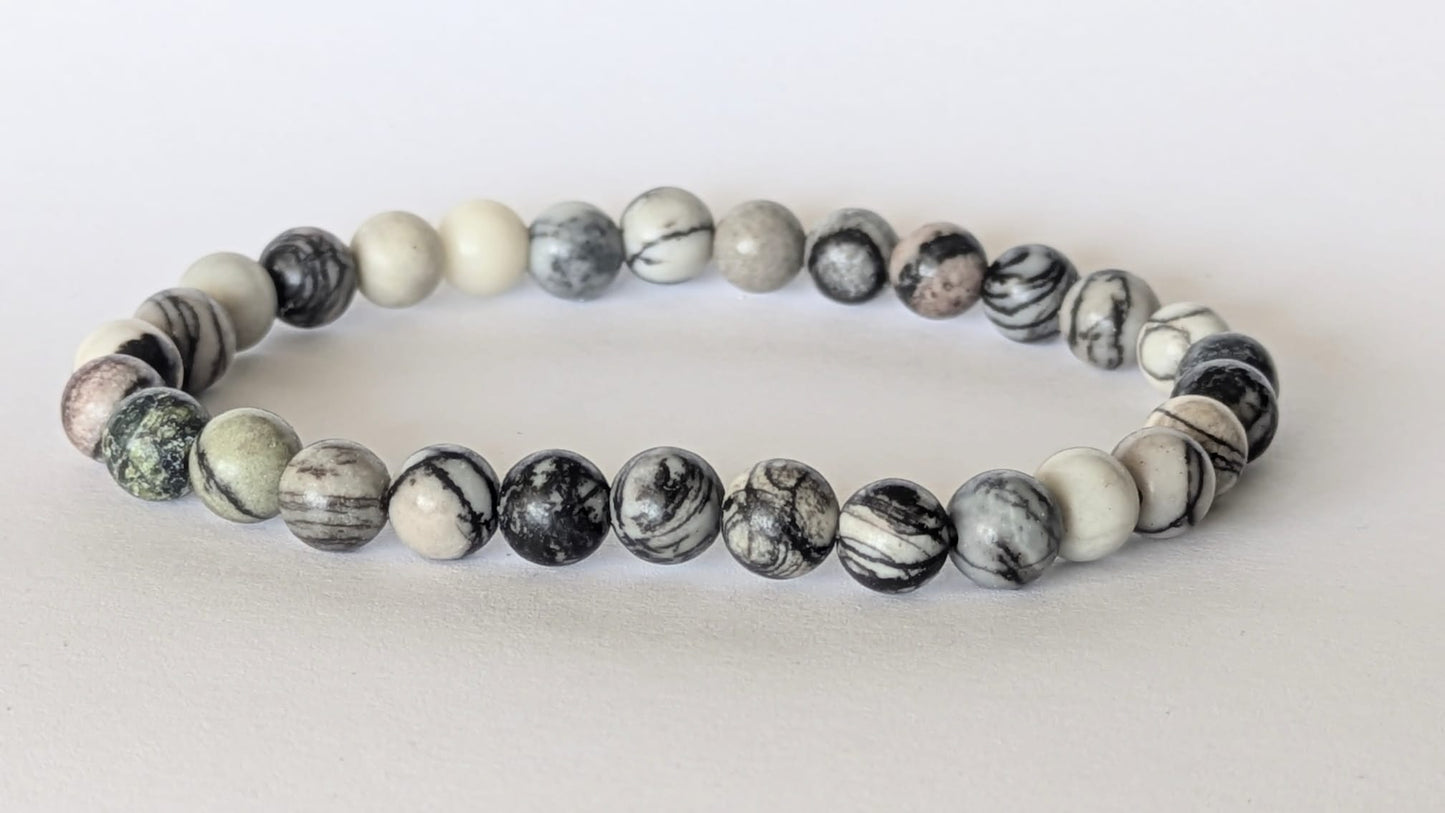 BRACELET EN OBSIDIENNE NEIGE – Perles 6 mm – Artisanat de Madagascar Pierre d’équilibre & protection douce | Noir moucheté naturel | Bracelet élastique fait main