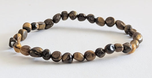 BRACELET EN ŒIL DE TIGRE – Perles galet – Artisanat de Madagascar Pierre de protection & confiance | Reflets dorés naturels | Bracelet élastique fait main