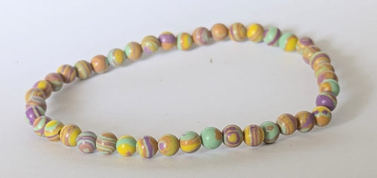 BRACELET EN OPAL GALAXIE – Perles 4 mm – Artisanat de Madagascar Pierre de mystère & expansion intérieure | Reflets multicolores galactiques | Bracelet élastique fait main