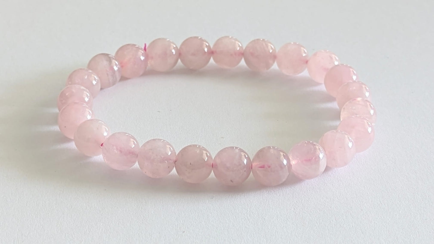 BRACELET EN QUARTZ ROSE – Perles 8 mm – Artisanat de Madagascar Pierre d’amour & douceur émotionnelle | Rose pâle naturel | Bracelet élastique fait main
