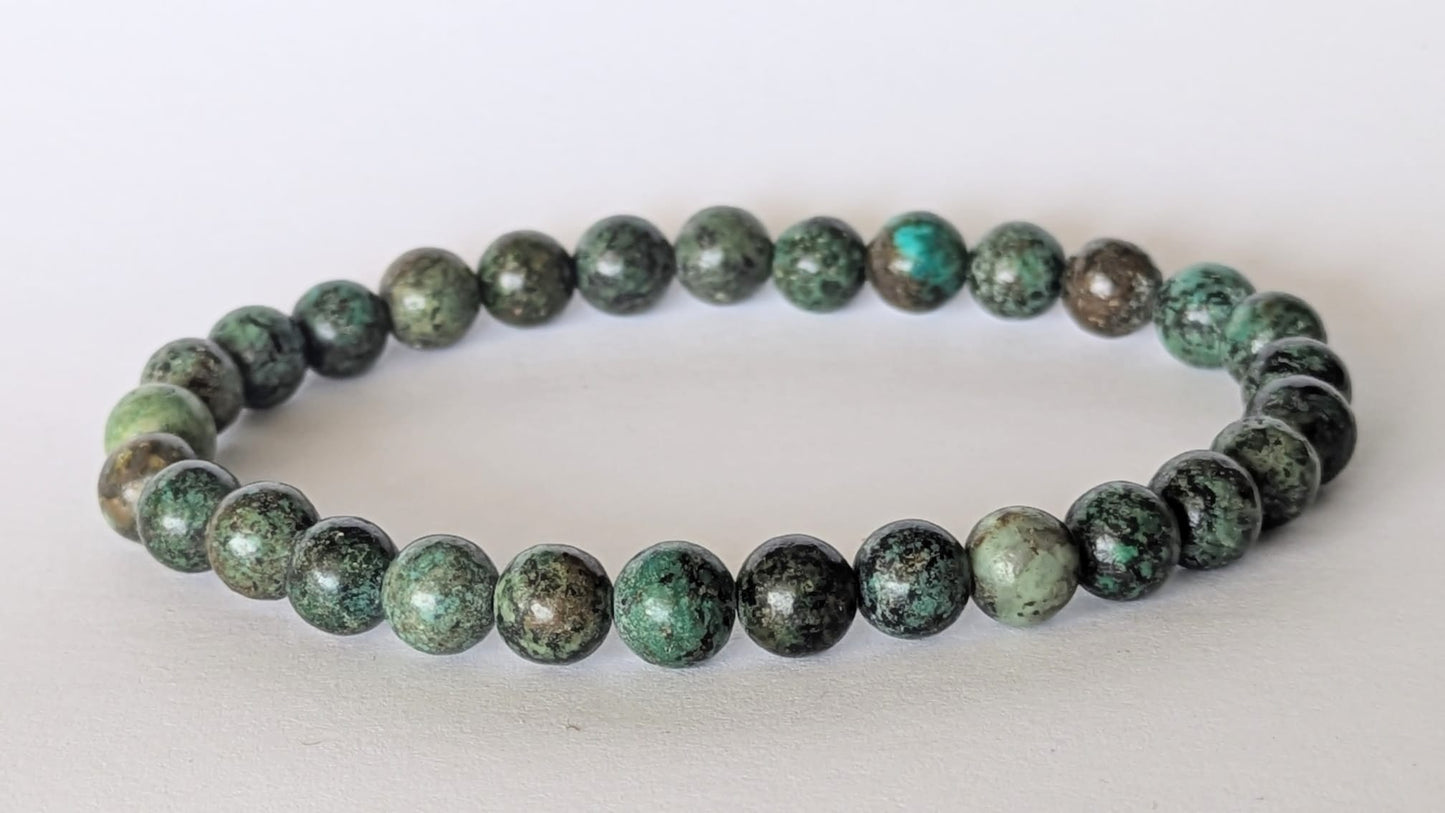 BRACELET EN TURQUOISE AFRICAINE – Perles 6 mm – Artisanat de Madagascar Pierre d’évolution & équilibre intérieur | Vert‑bleu moucheté | Bracelet élastique fait main