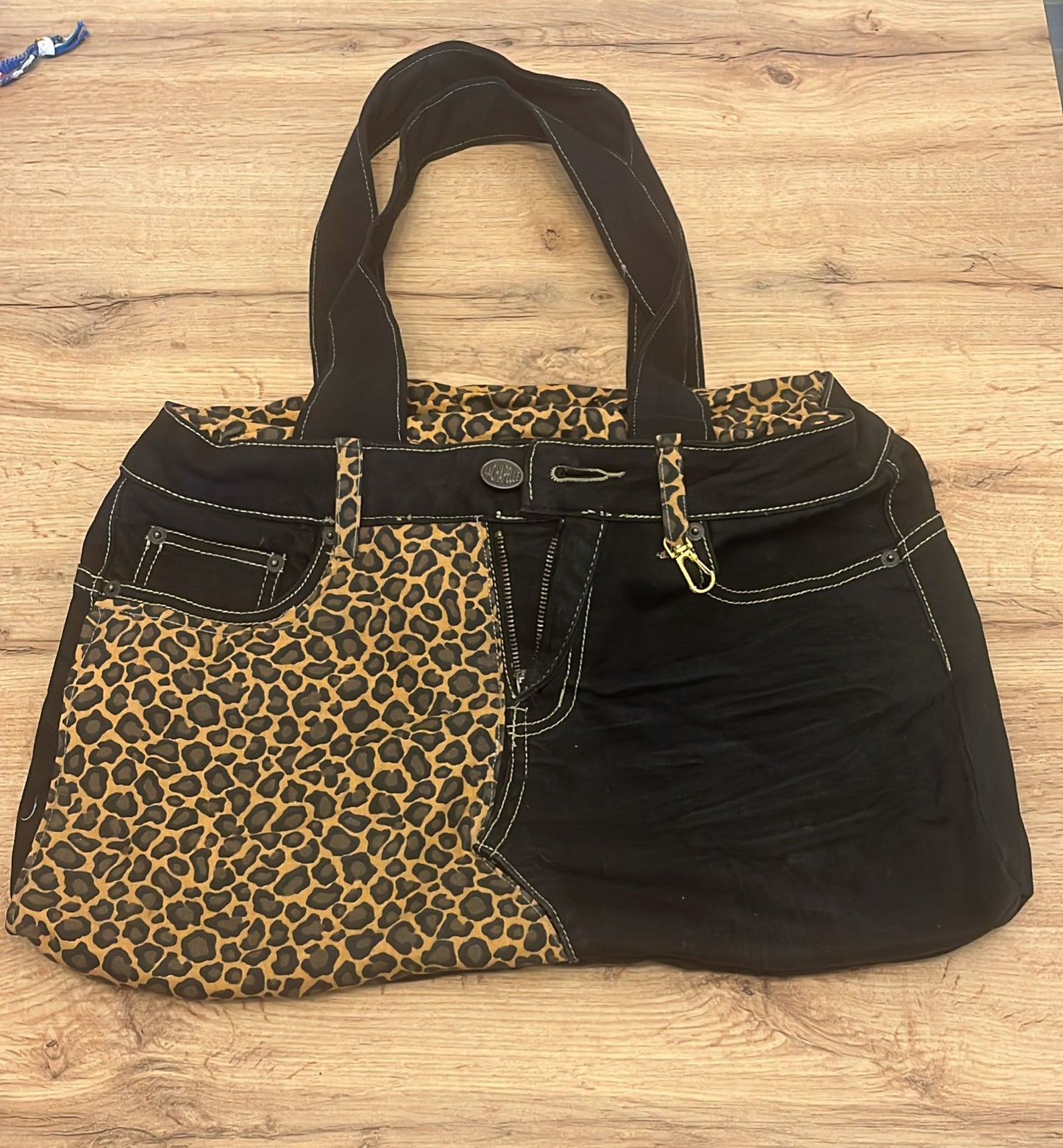 SAC À MAIN EN JEAN & TISSU WAX – Artisanat de Madagascar Pièce unique & éthique | Création faite main par Mme Yvonne | Style moderne & authentique