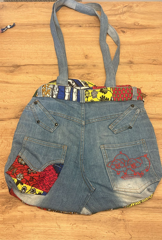 SAC À MAIN EN JEAN & TISSU WAX – Artisanat de Madagascar Pièce unique & éthique | Création faite main par Mme Yvonne | Style moderne & authentique