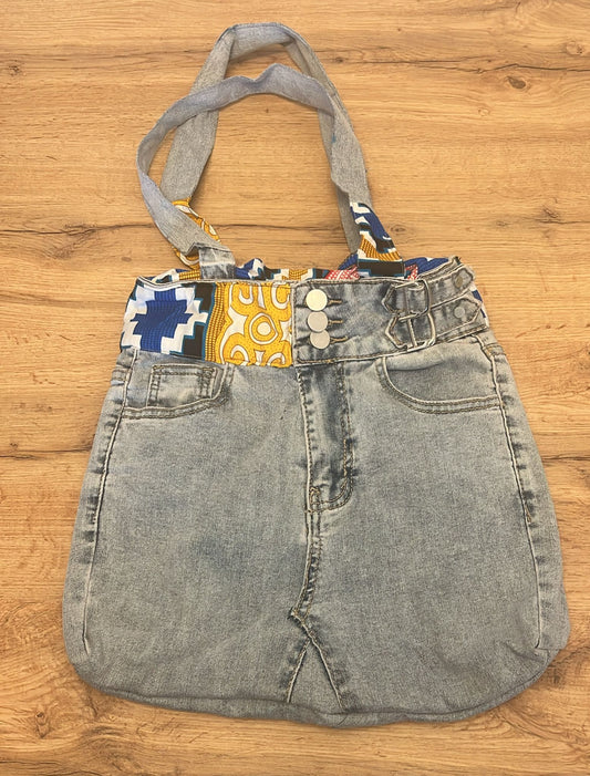 SAC À MAIN EN JEAN & TISSU WAX – Artisanat de Madagascar Pièce unique & éthique | Création faite main par Mme Yvonne | Style moderne & authentique