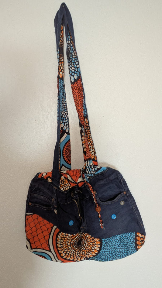 SAC À MAIN EN JEAN & TISSU WAX – Artisanat de Madagascar Pièce unique & éthique | Création faite main par Mme Yvonne | Style moderne & authentique