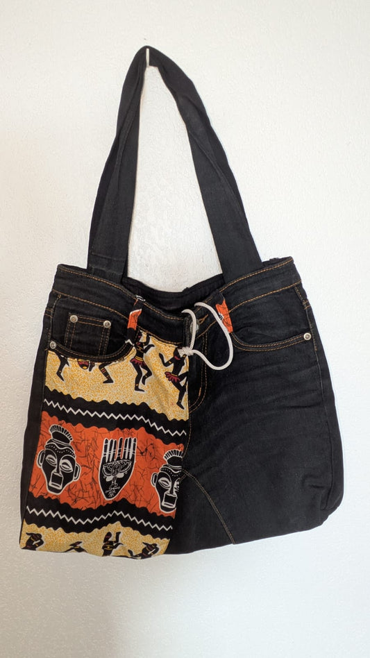 SAC À MAIN EN JEAN & TISSU WAX – Artisanat de Madagascar Pièce unique & éthique | Création faite main par Mme Yvonne | Style moderne & authentique