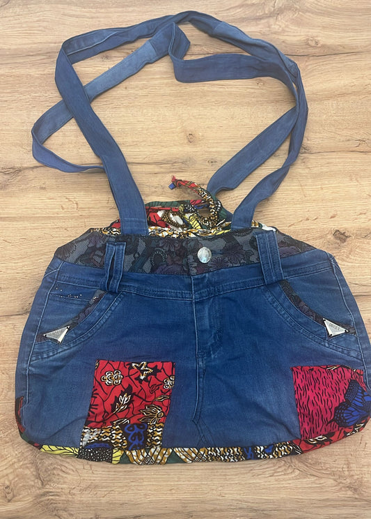 SAC À MAIN EN JEAN & TISSU WAX – Artisanat de Madagascar Pièce unique & éthique | Création faite main par Mme Yvonne | Style moderne & authentique