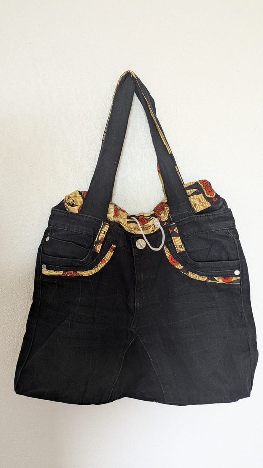 SAC À MAIN EN JEAN & TISSU WAX – Artisanat de Madagascar Pièce unique & éthique | Création faite main par Mme Yvonne | Style moderne & authentique