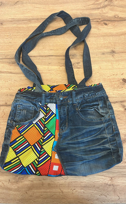 SAC À MAIN EN JEAN & TISSU WAX – Artisanat de Madagascar Pièce unique & éthique | Création faite main par Mme Yvonne | Style moderne & authentique