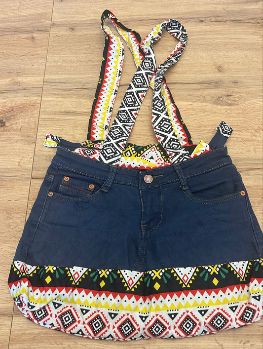 SAC À MAIN EN JEAN & TISSU WAX – Artisanat de Madagascar Pièce unique & éthique | Création faite main par Mme Yvonne | Style moderne & authentique