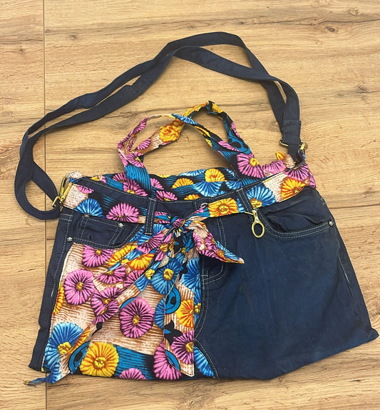 SAC À MAIN EN JEAN & TISSU WAX – Artisanat de Madagascar Pièce unique & éthique | Création faite main par Mme Yvonne | Style moderne & authentique