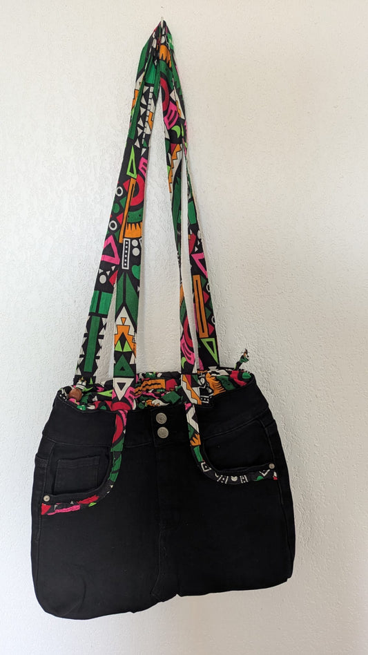 SAC À MAIN EN JEAN & TISSU WAX – Artisanat de Madagascar Pièce unique & éthique | Création faite main par Mme Yvonne | Style moderne & authentique