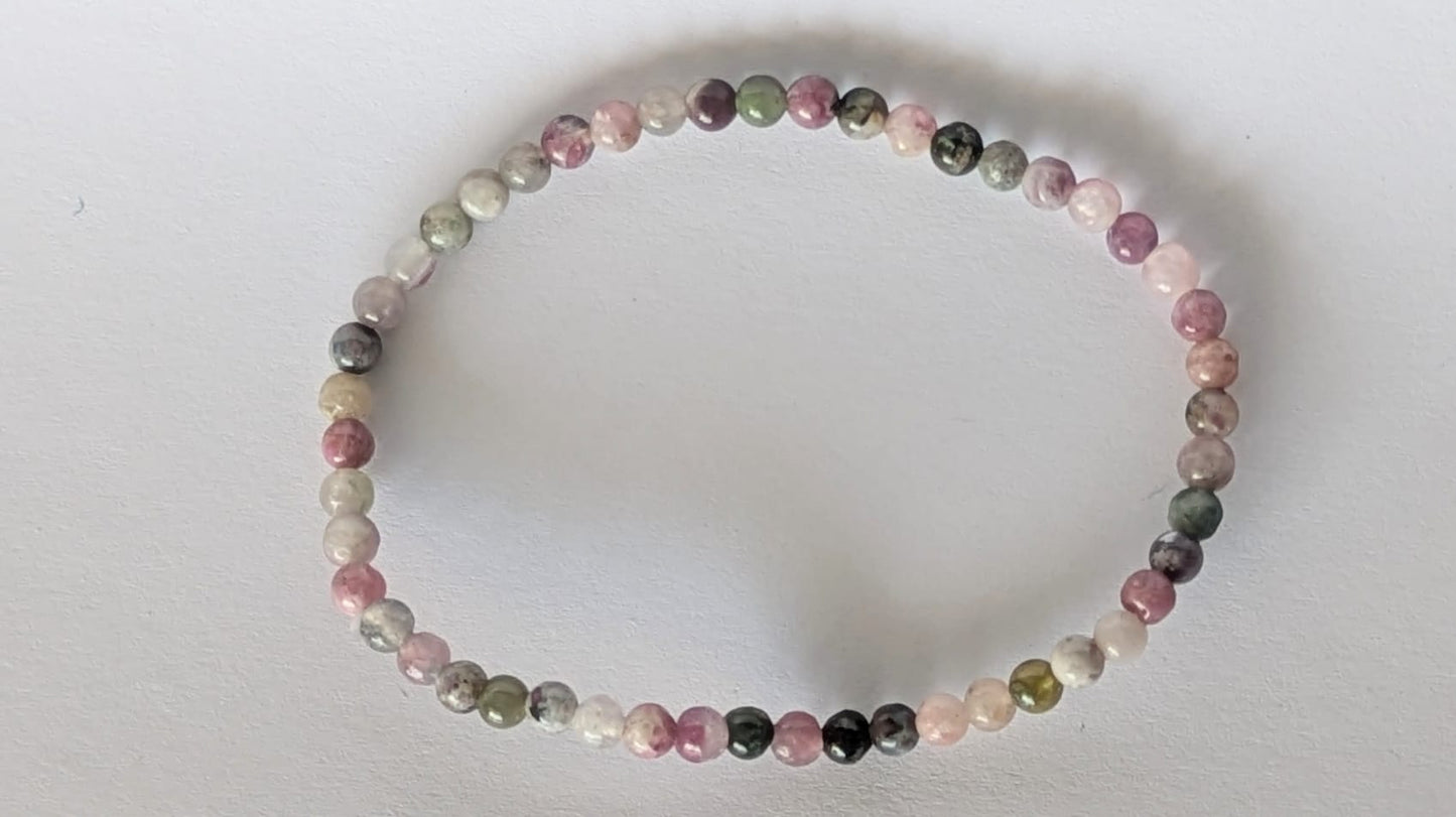 BRACELET EN TOURMALINE – Perles 4 mm – Artisanat de Madagascar Pierre de protection & équilibre émotionnel | Noir profond ou multicolore naturel | Bracelet élastique fait main