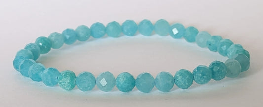 BRACELET EN AMAZONITE FACETE – Perles 4 mm facetées – Artisanat de Madagascar Pierre d’apaisement & expression | Bleu‑vert naturel | Bracelet élastique fait main